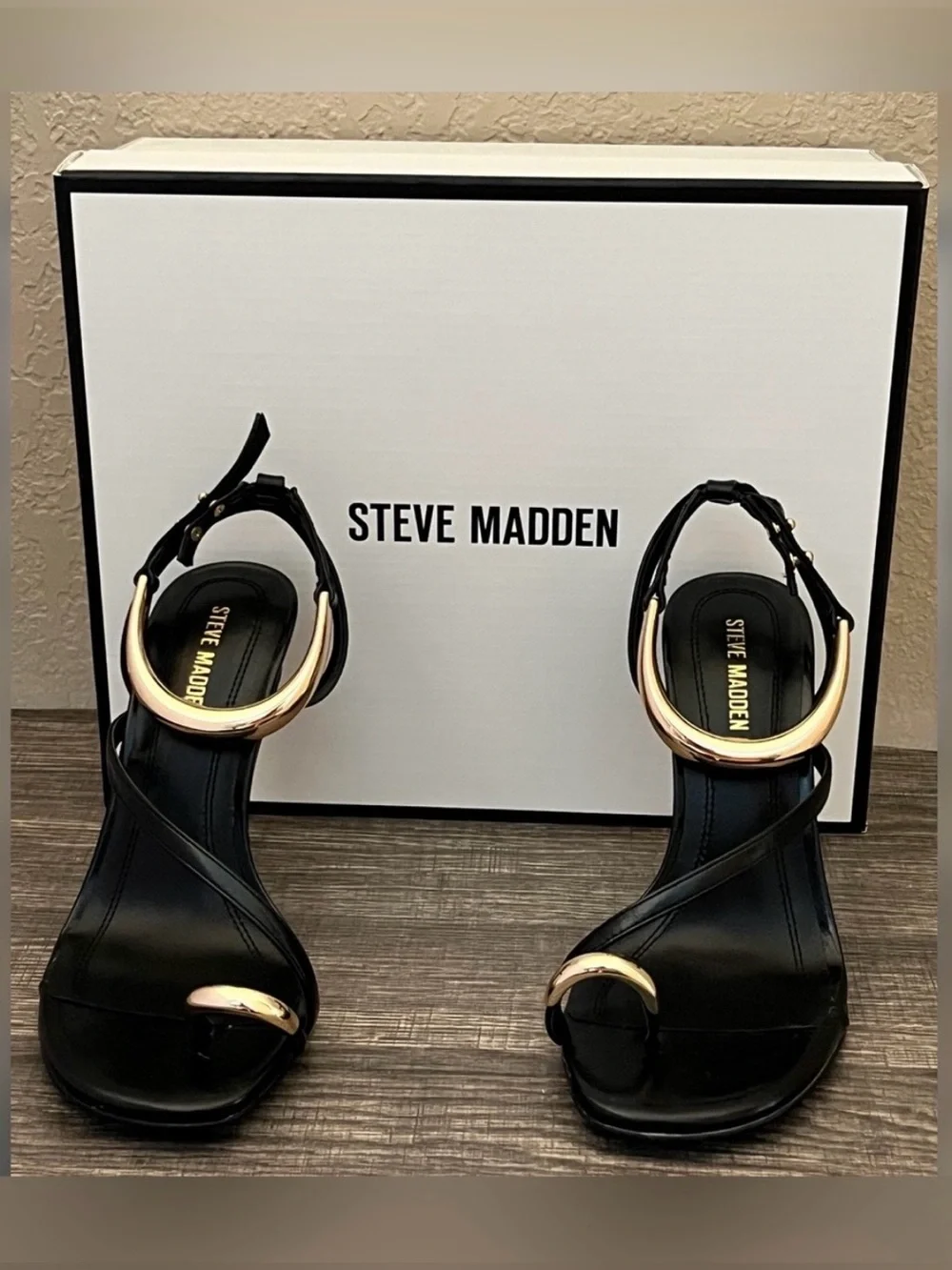 Steve Madden Women's Tia Black and Gold Heels Size-10